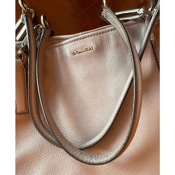 COACH - EUC Madison East/West Tote in Mauve Pebbled Leather with Chain Detail - Picture 10 of 16